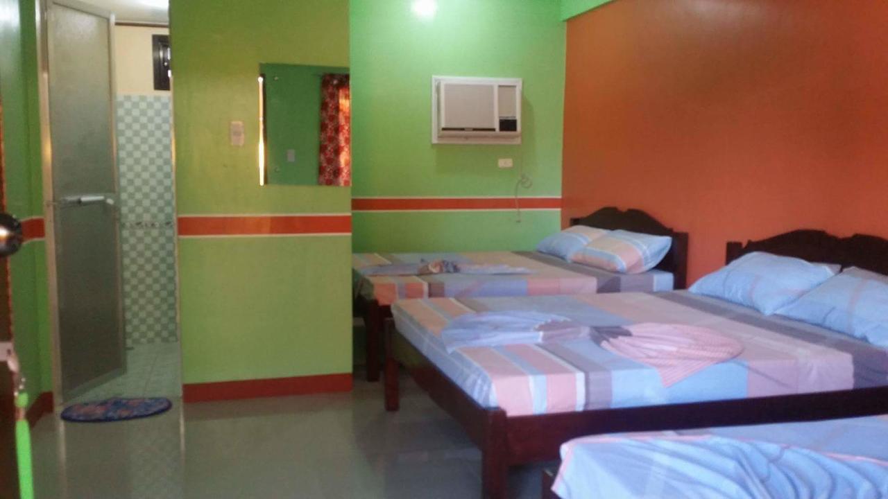Queen Of Isle Cottages And Restaurant Puerto Galera Esterno foto
